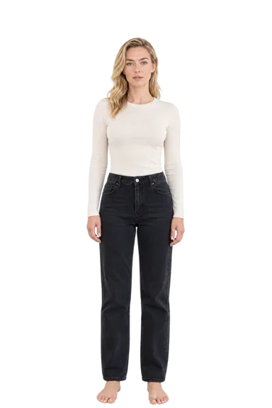 Vanessa Kirby full-body height-comparison figure